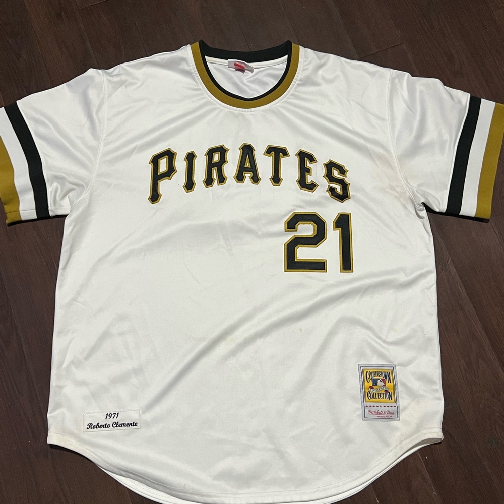 Roberto Clemente Throwback Jersey